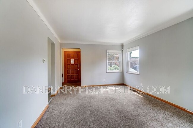 Foto del edificio - 347 Darrow Ave