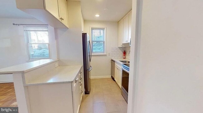 Building Photo - 4000 Beecher St NW