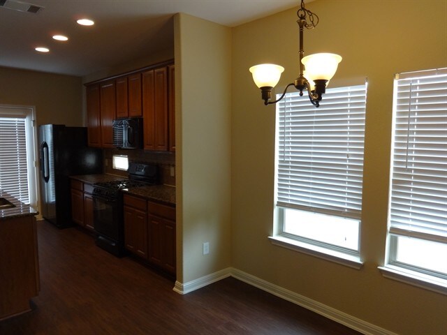 Building Photo - 498 McGarity