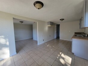 Building Photo - 733 Zoe St