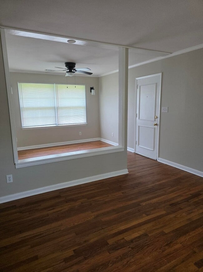Building Photo - 889 Quail Dr