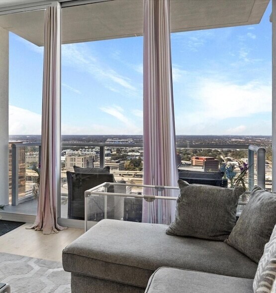 Building Photo - 150 E Robinson St