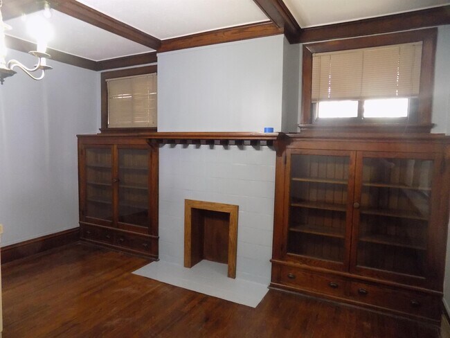 Building Photo - 46 N Meadowcroft Ave