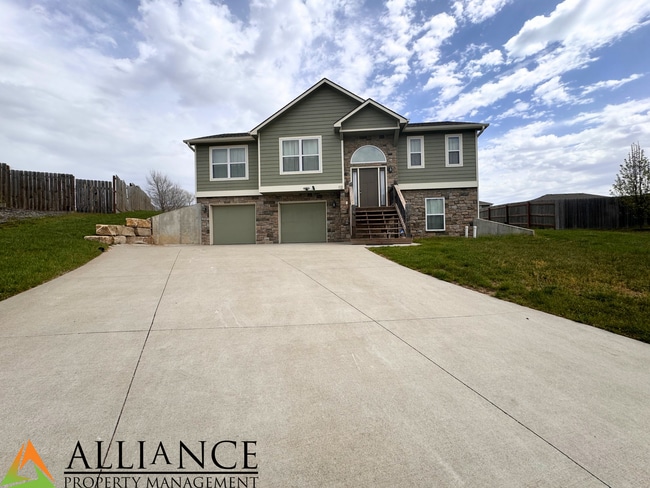 Building Photo - Newly Painted! Beautiful Home in Rock Creek School District!
