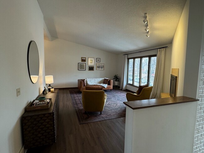 Building Photo - 14109 Garden View Ct