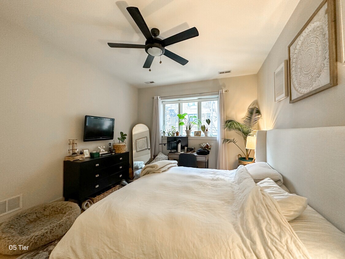 Foto principal - 839 W Agatite Ave
