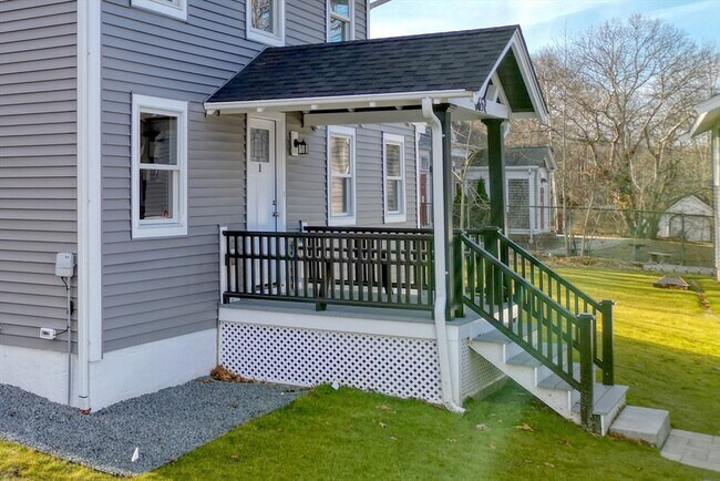 Foto del edificio - 665 State Rd