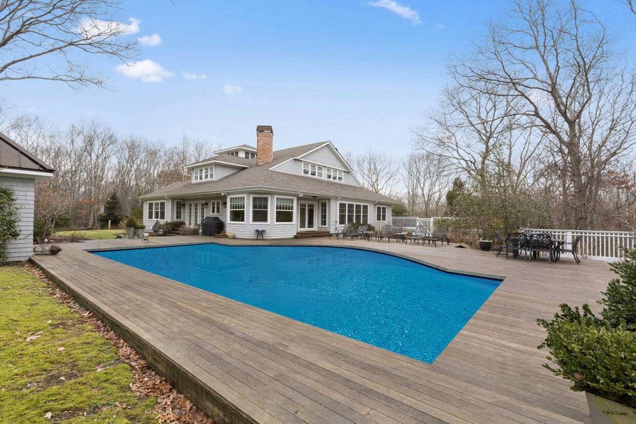 Foto principal - 3368 Noyack Rd