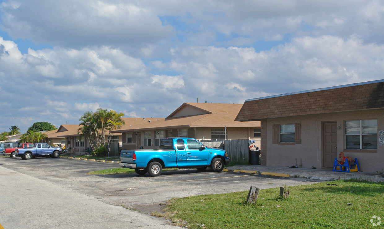 410 - 530 NW 35th St - 35th Street Apartments