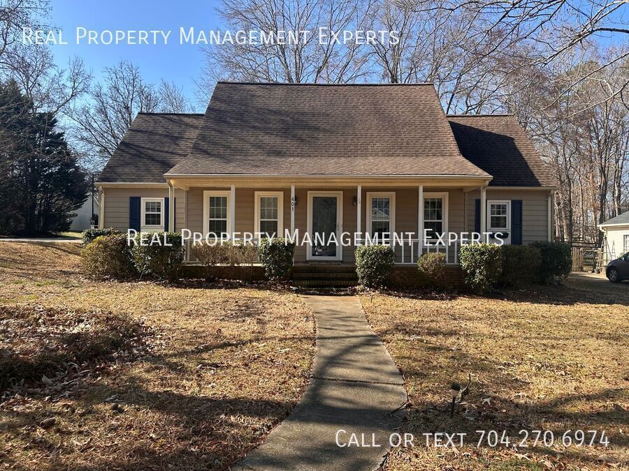 Foto principal - Charming 3BR/2BA home in Charlotte!