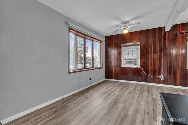 Foto del edificio - 177 Creek Rd