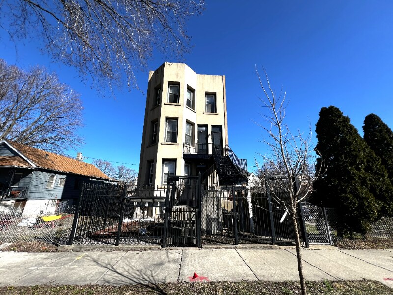 Foto principal - 9613 S Ave N