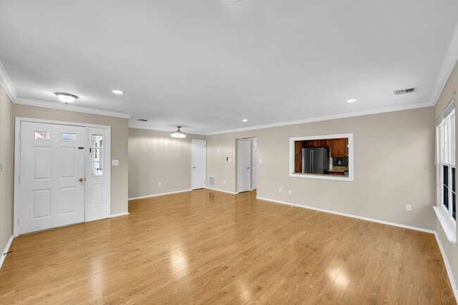 Foto del edificio - 157 Tulip Ln