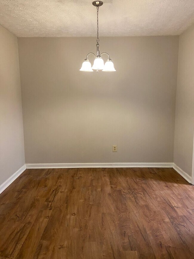 Building Photo - 115/117 Oak Park Ct