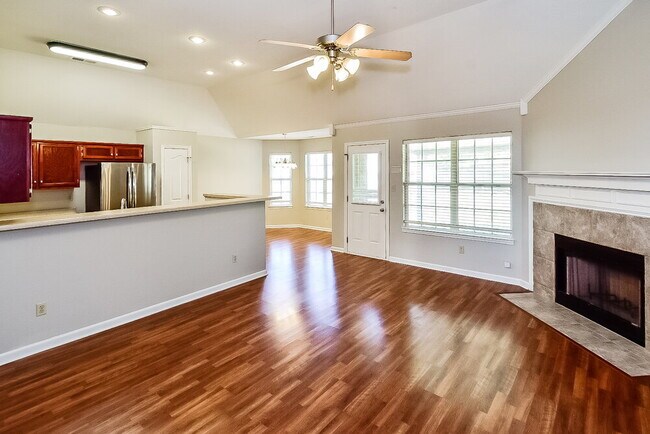 Building Photo - 4102 Ravenwood Dr N