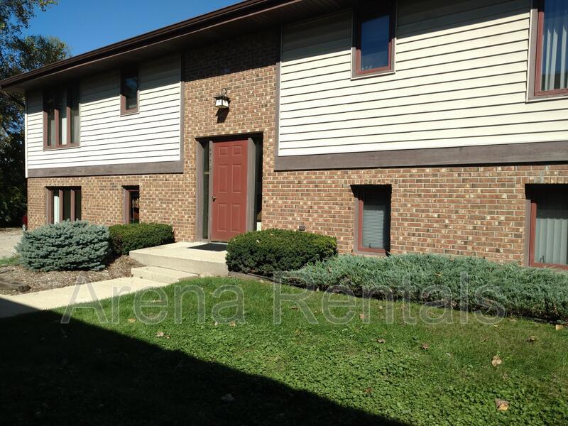 4770 Charing Dr, Rockford, IL 61107 House Rental in Rockford, IL