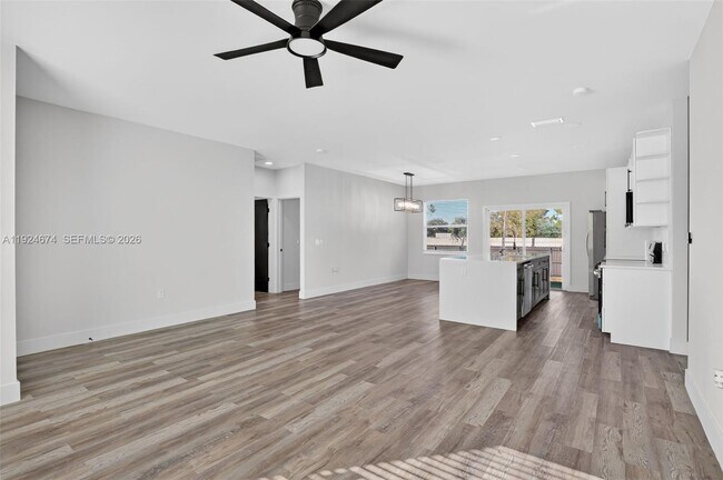 Foto del edificio - 710 Bedford Point Ave