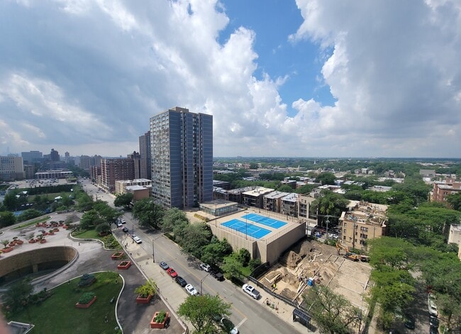 Building Photo - 5415 N Sheridan Rd