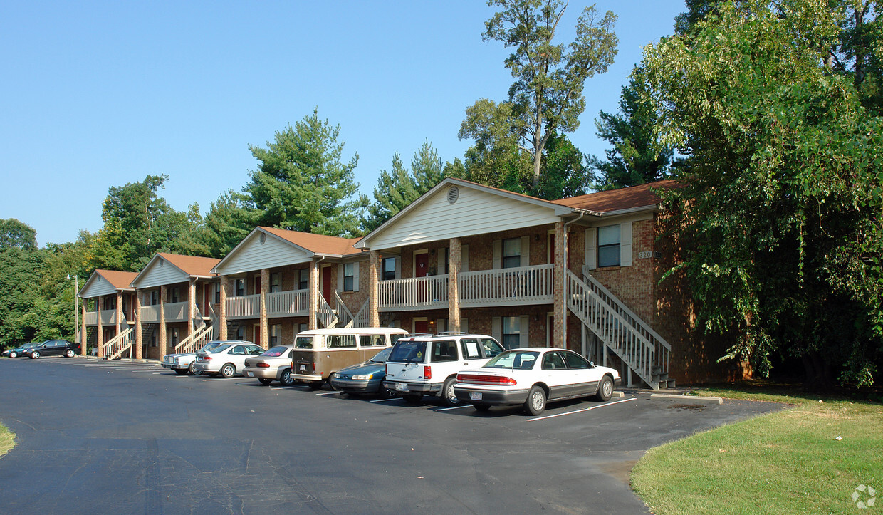 Primary Photo - Stone Point Apartments