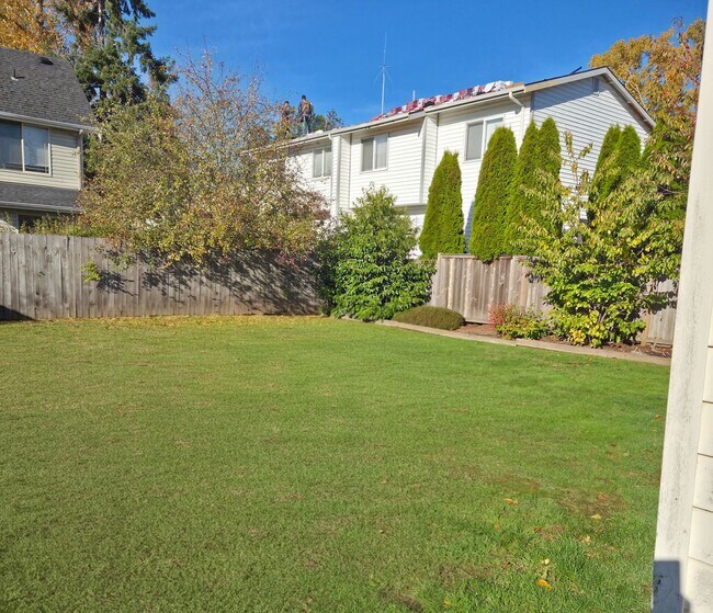 Foto del edificio - Two Bedroom One Bathroom Duplex For Rent in Bellingham