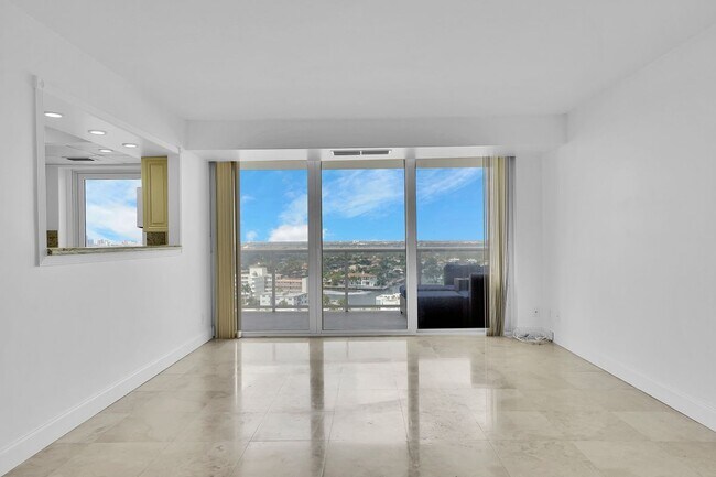 Building Photo - 2841 N Ocean Blvd