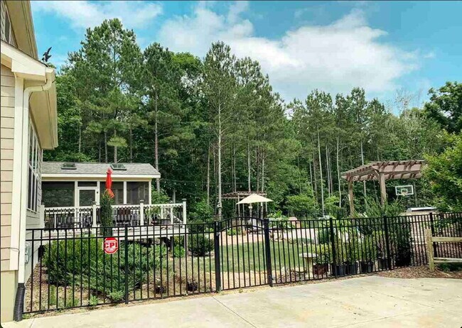 Foto del edificio - Luxurious 4-Bed, 4-Bath Wake Forest Retrea...