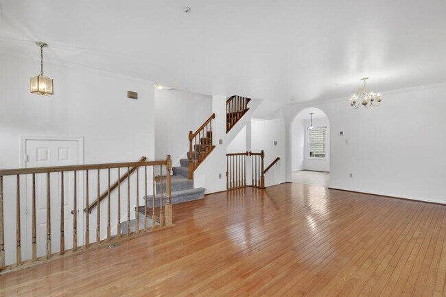Building Photo - 15715 Ensleigh Ln