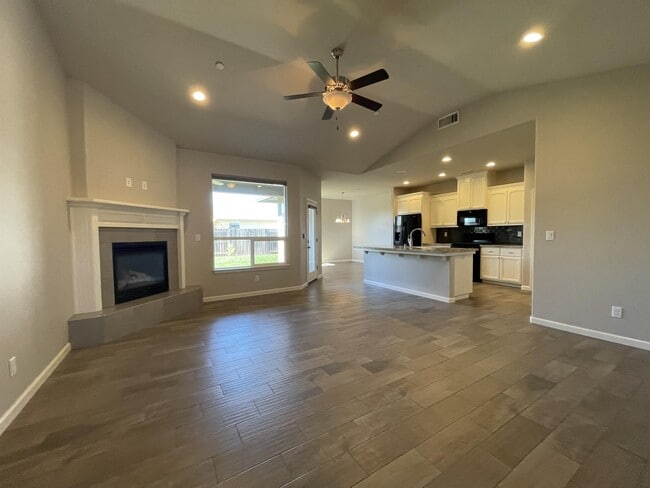 Building Photo - 3417 Schill Ln