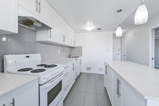 Building Photo - Central Park Terrace (A)