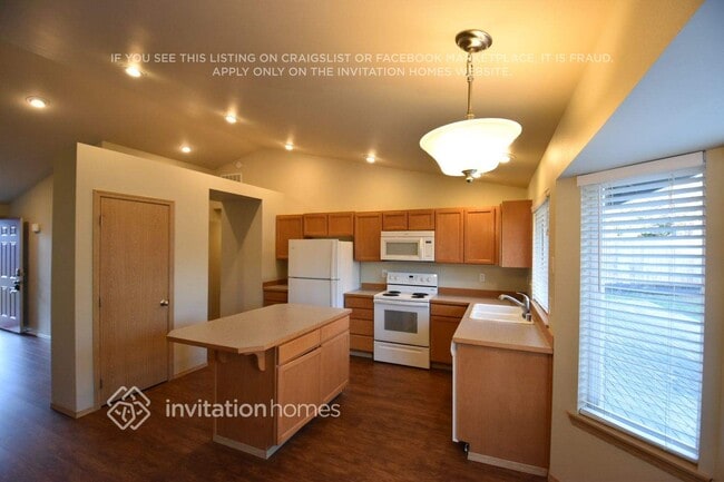 Building Photo - 24303 31st Ave Ct E