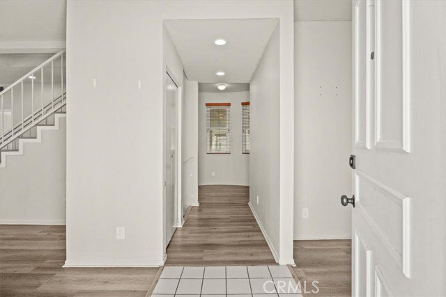 Building Photo - 313 E Oak Ave