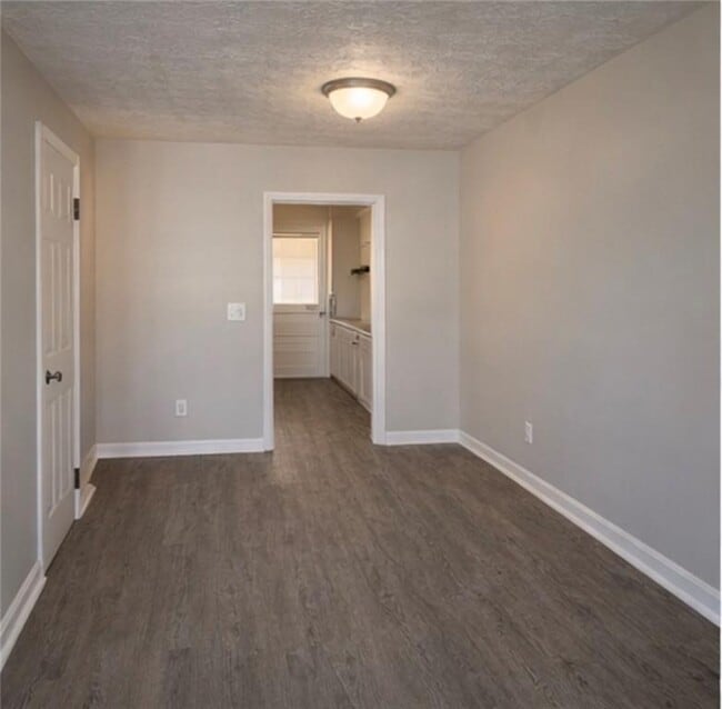 Building Photo - 848 Wilson Cir SW