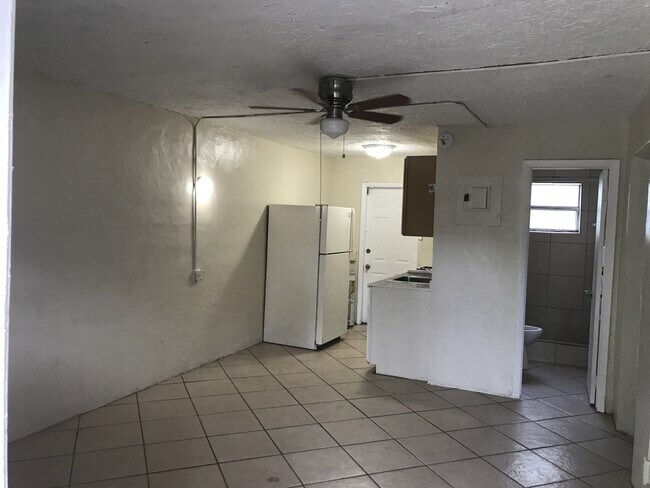 Foto del edificio - 1712 NW 8 PLACE - REGENT