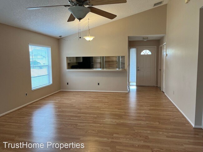 Building Photo - 3 br, 2 bath House - 894 E. Charing Cross ...