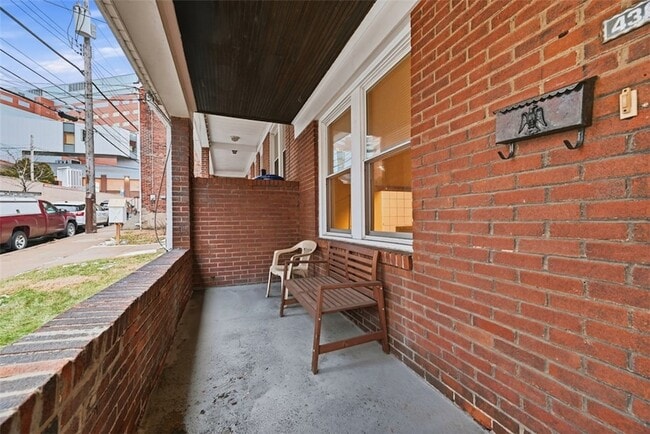 Building Photo - 436 44th St