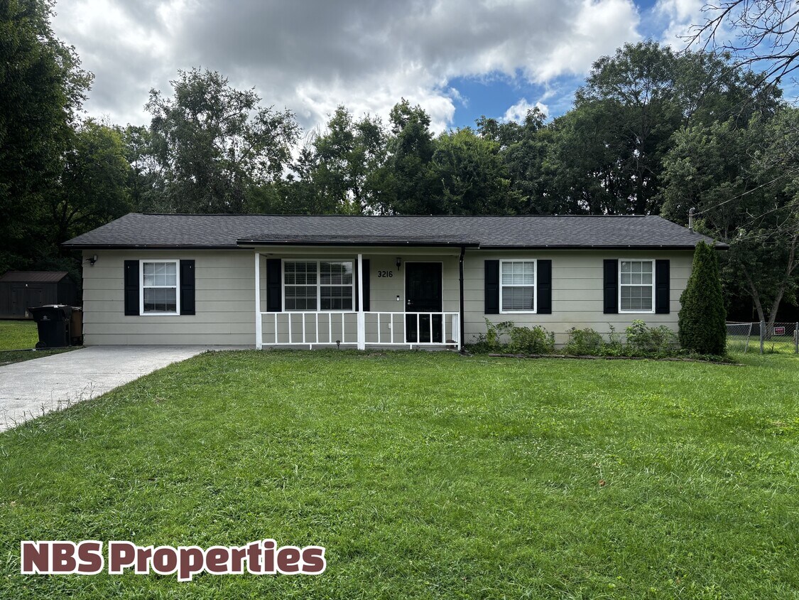 Foto del edificio - 3216 Deer Lake Dr