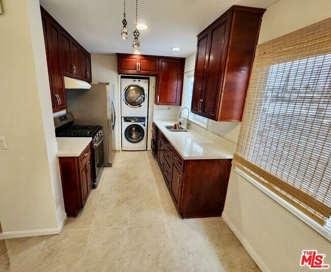 Foto del edificio - 947 Victoria Ave