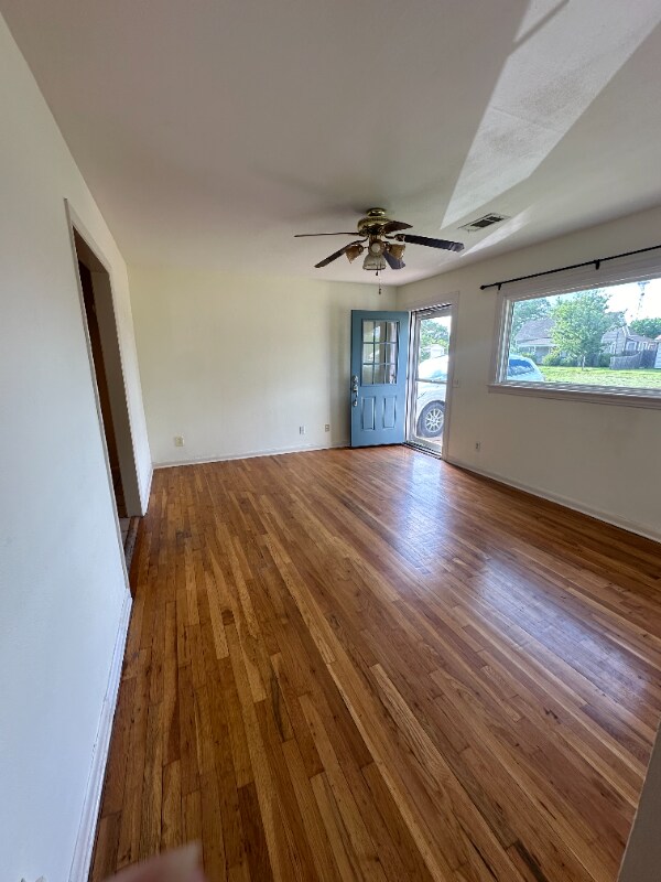 Building Photo - 1206 3rd Ave