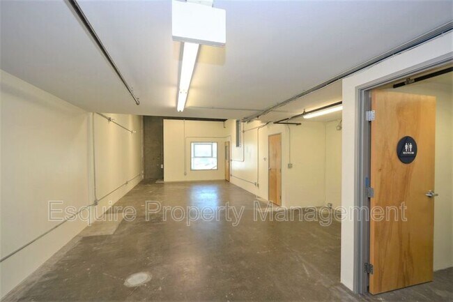 Foto del edificio - 2201 Statham Blvd