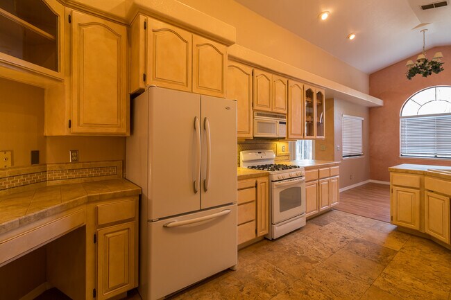 Building Photo - 1,750 Sq.Ft 3 BEDROOM CARMICHAEL SINGLE ST...