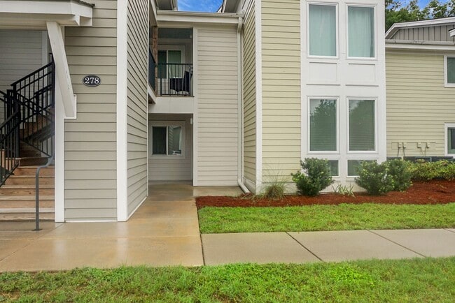 Photo - 278 Alexandra Dr, Unit 2 House