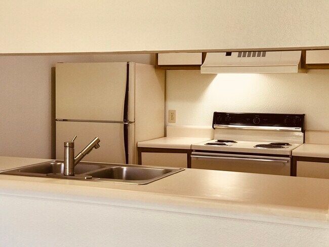 Kitchen - 900 W Territorial Rd
