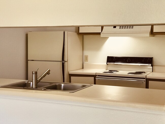 Kitchen - 900 W Territorial Rd