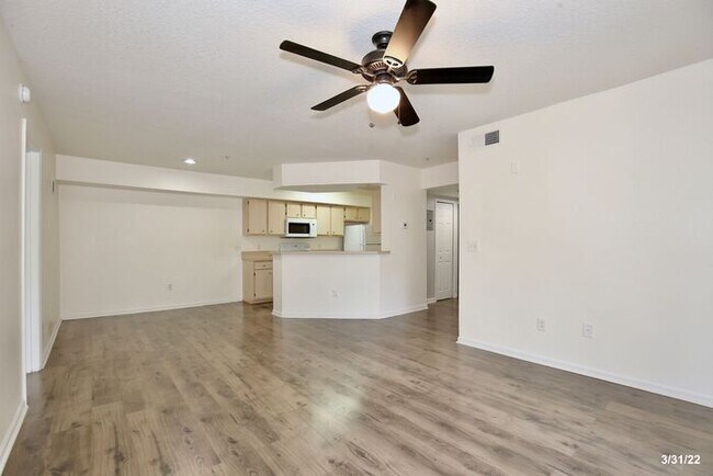 Foto del edificio - Beautiful 2/2 Condo Located in Crest at Wa...