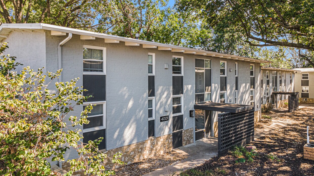Corinth Gardens Apartments in Prairie Village, KS
