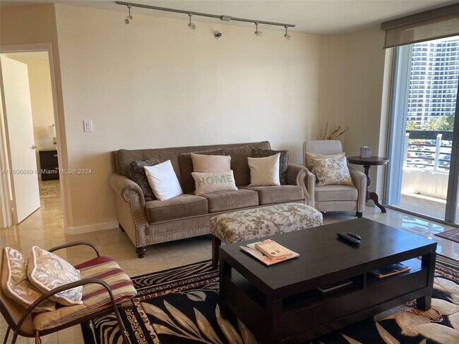 Foto del edificio - 3600 Mystic Pointe Dr