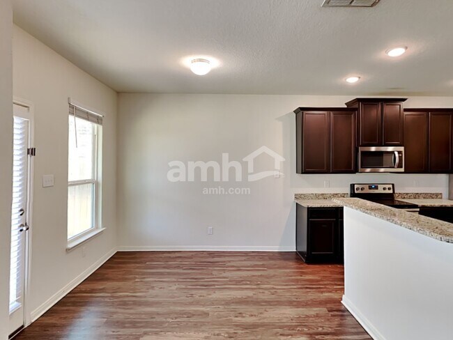 Foto del edificio - 7931 Bluewater Cove