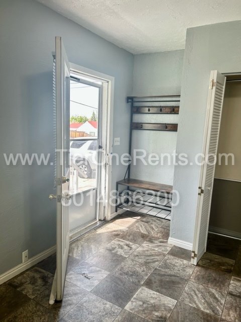 Foto del edificio - This property offers a NO DEPOSIT option a...