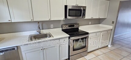 Building Photo - 725 Northlake Blvd