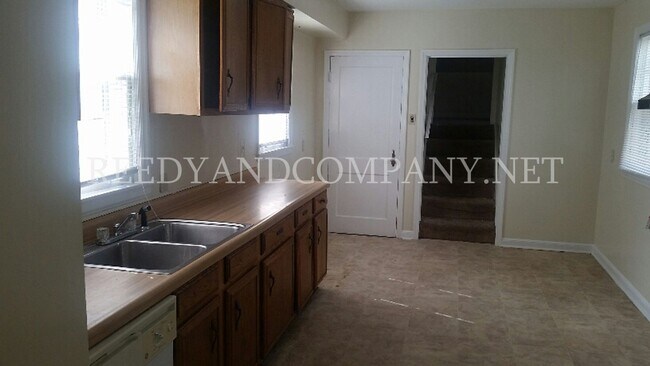 Foto del edificio - 3711 Buchanan Ave